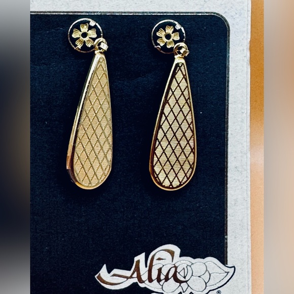 Alia Black and Gold Floral Bird Earrings - Picture 7 of 8